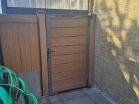 Alu deur en darkteak stapelplanken