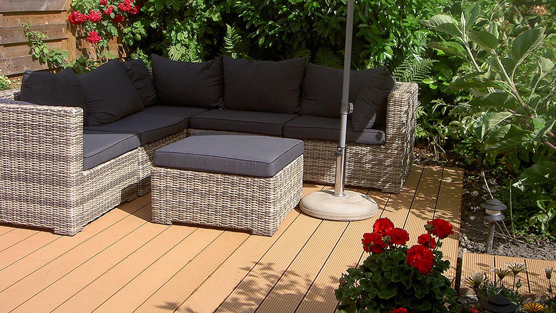 Composiet vlonderplank • ProDeck™ • bankiraibruin • smalribbel • loungeset